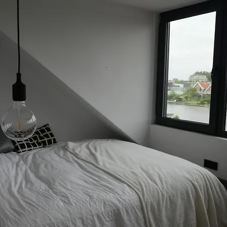 Hotel Riverfront House, 3 Bedroom,3 Bathrooms Leiden