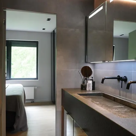 Riverfront House, 3 Bedroom,3 Bathrooms Leiden