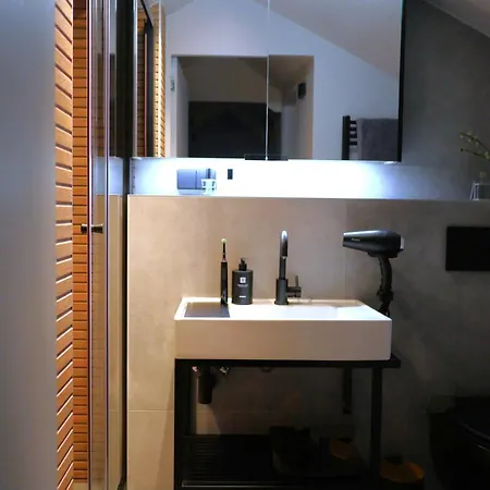 Riverfront House, 3 Bedroom,3 Bathrooms Leiden