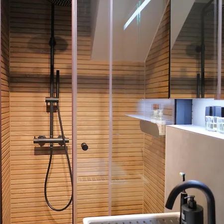 Riverfront House, 3 Bedroom,3 Bathrooms Hotel