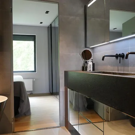 Riverfront House, 3 Bedroom,3 Bathrooms Hotel