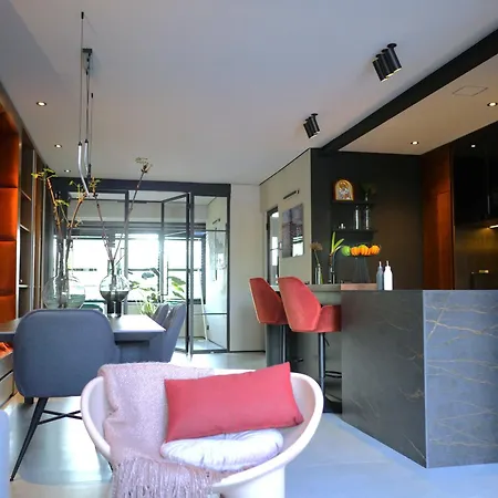 Riverfront House, 3 Bedroom,3 Bathrooms 4* Leiden